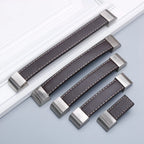 Tirador de cuero para muebles y armarios – cosido a mano, base de zamak – negro, marrón o burdeos – 96 a 192 mm