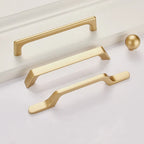 Tirador dorado para cocina y armario – acabado dorado arena – zamak – 3 diseños – pomo a 320 mm
