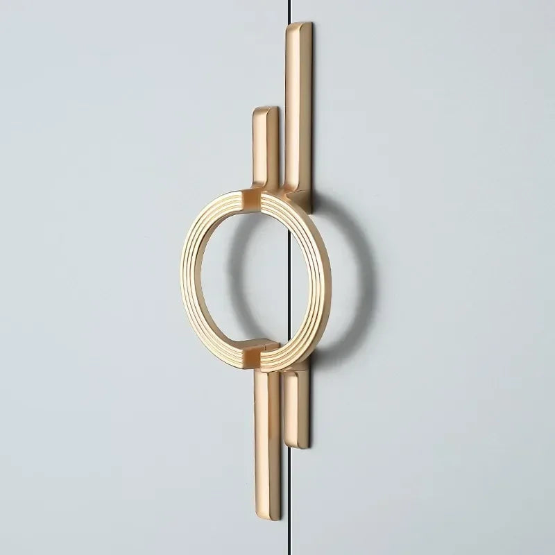 Tirador largo con anilla para armarios y muebles – dorado o cromo – diseño escultórico – 96 o 256 mm