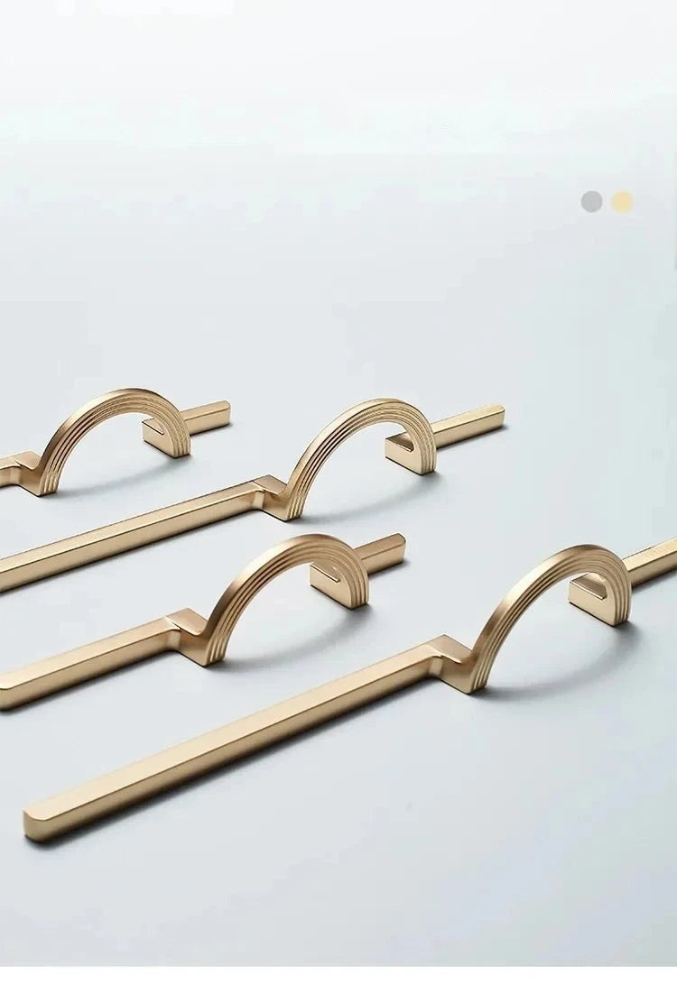 Tirador largo con anilla para armarios y muebles – dorado o cromo – diseño escultórico – 96 o 256 mm
