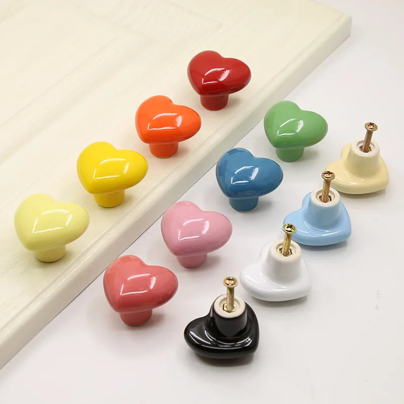 Pomo infantil corazón de cerámica para cómoda y armario – 12 colores