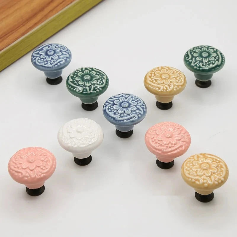 Pomo de cerámica vintage con relieve floral para muebles y cajones – estilo provenzal – 5 colores pastel