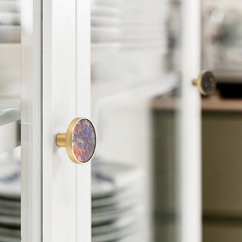 Pomo dorado redondo para muebles y armarios – incrustación efecto piedra y nácar – 10 acabados – 32 o 50 mm