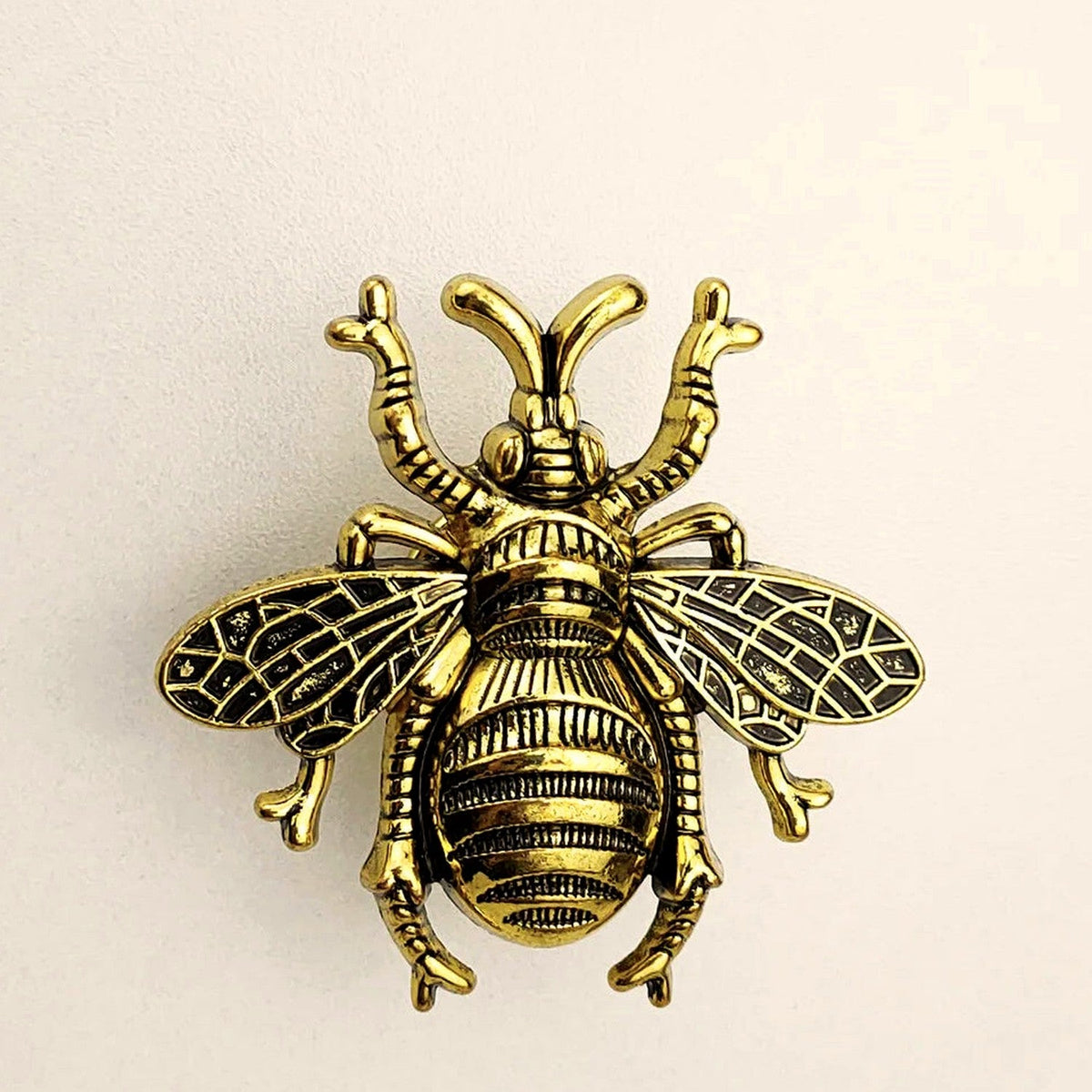 Pomo abeja de metal macizo para muebles, cómoda y cajones – 7 acabados – 59 × 56 mm