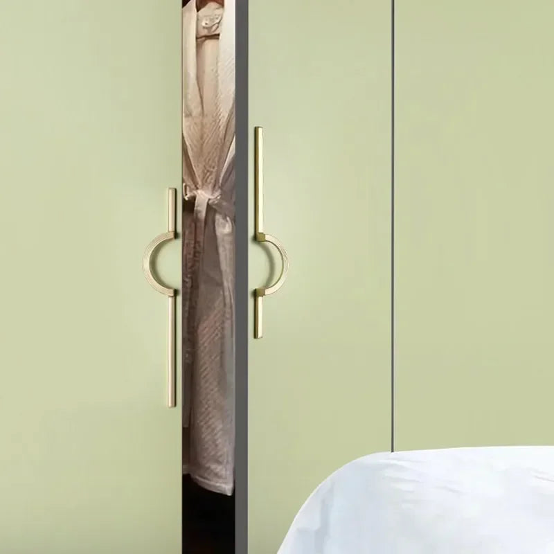 Tirador largo con anilla para armarios y muebles – dorado o cromo – diseño escultórico – 96 o 256 mm