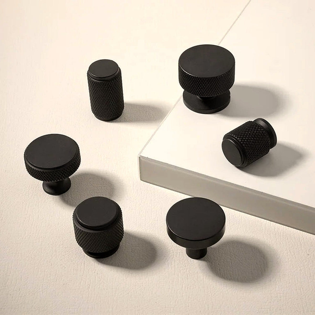 Pomo minimalista para cocina, cajones y armarios – negro, plata o dorado – aluminio – 6 diseños