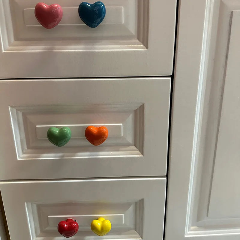 Pomo infantil corazón de cerámica para cómoda y armario – 12 colores