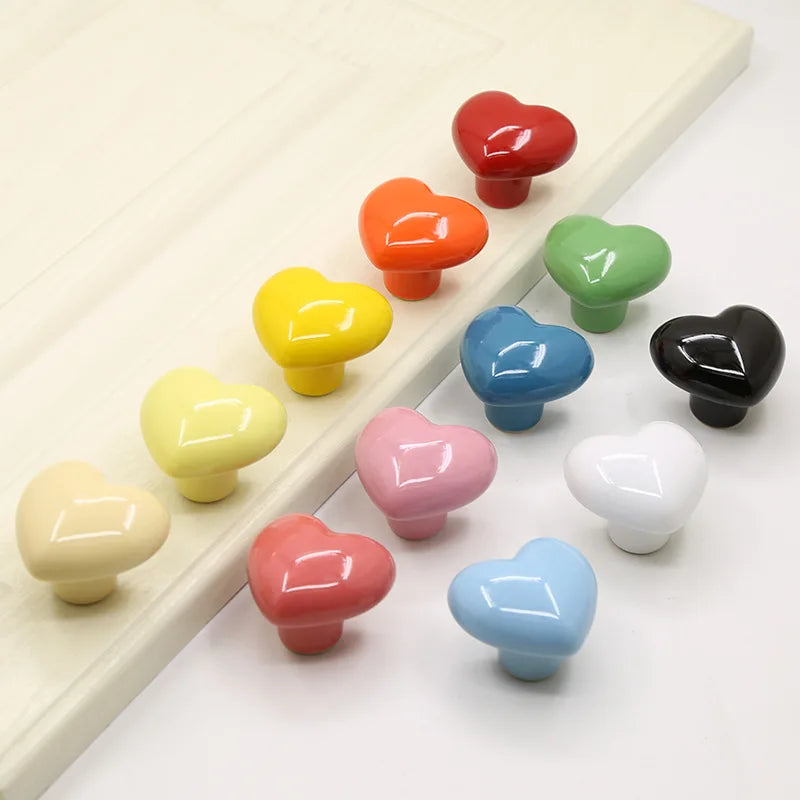 Pomo infantil corazón de cerámica para cómoda y armario – 12 colores